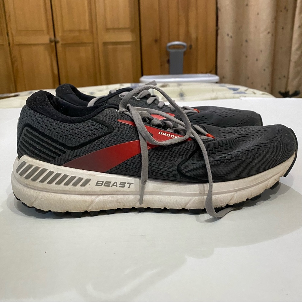 ๐Brooks, Men Size 8.5, The Beast โ20 Running Shoes - Picture 12 of 17